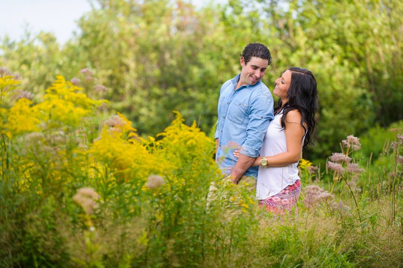 Couple in field in Cap-Pele
