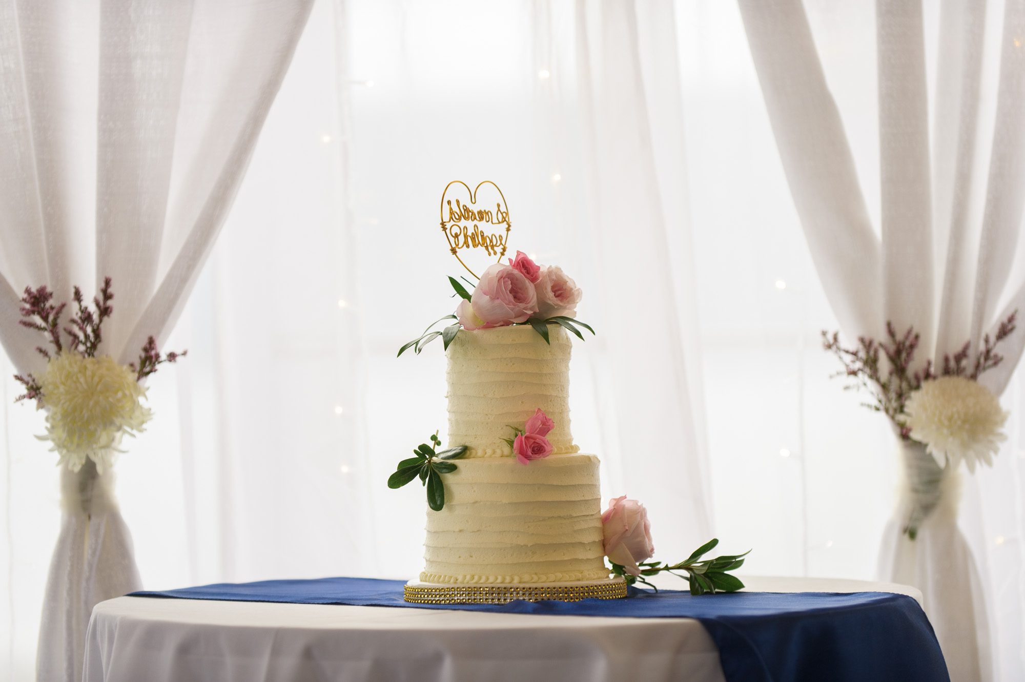 Elegant wedding cake